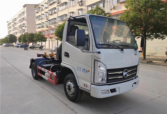 國六凱馬鉤臂垃圾車(chē)（3-4方）