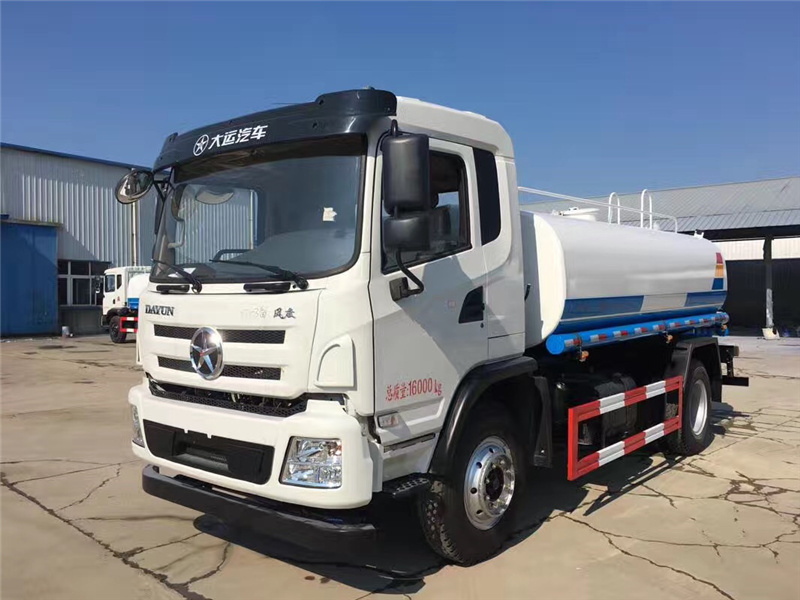 大運風(fēng)度12方灑水車(chē)