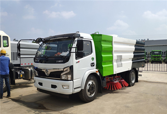 國六8方東風(fēng)福瑞卡掃路車(chē)