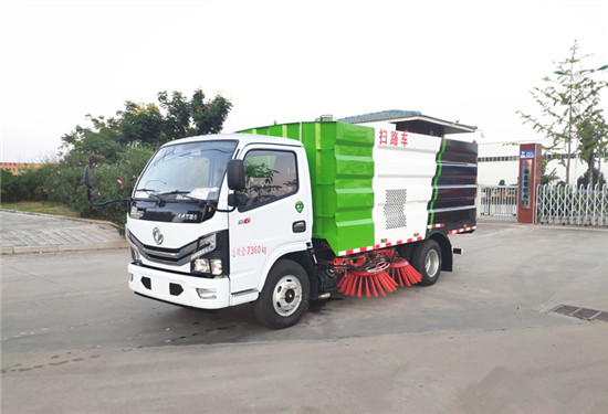 國六5.5方東風(fēng)多利卡掃路車(chē)