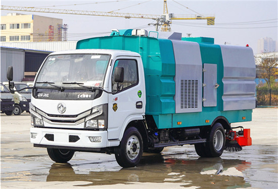 國六5.5方東風(fēng)多利卡后置吸塵車(chē)