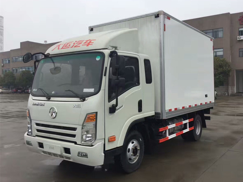 大運排半冷藏車(chē)(3.8米)