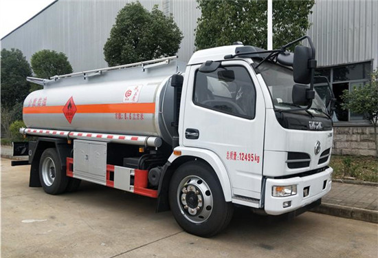 東風(fēng)福瑞卡8.6方加油車(chē)