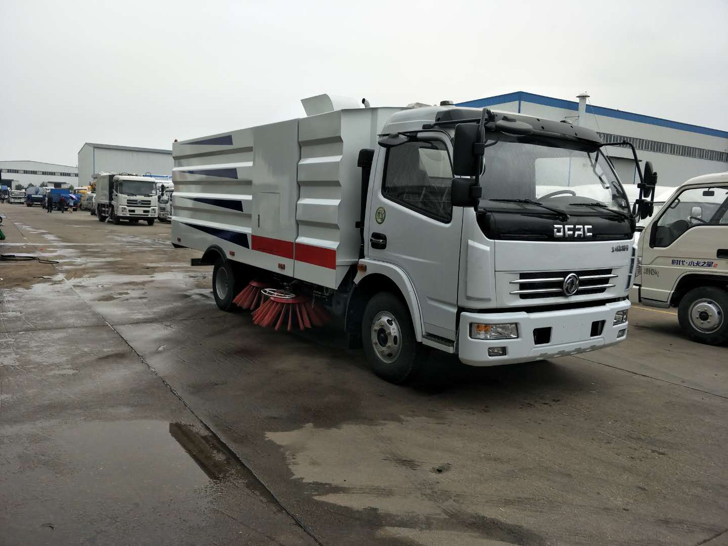 掃路車(chē)和洗掃車(chē)區別及工作原理